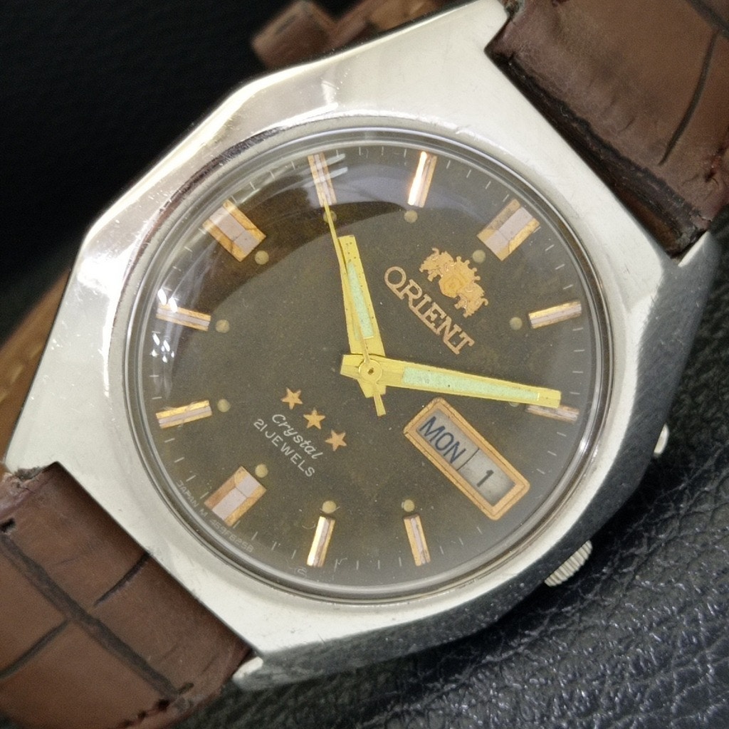 Vintage 1975 Orient Automatic Mens Silver Watch WDaydate  Gold Accents